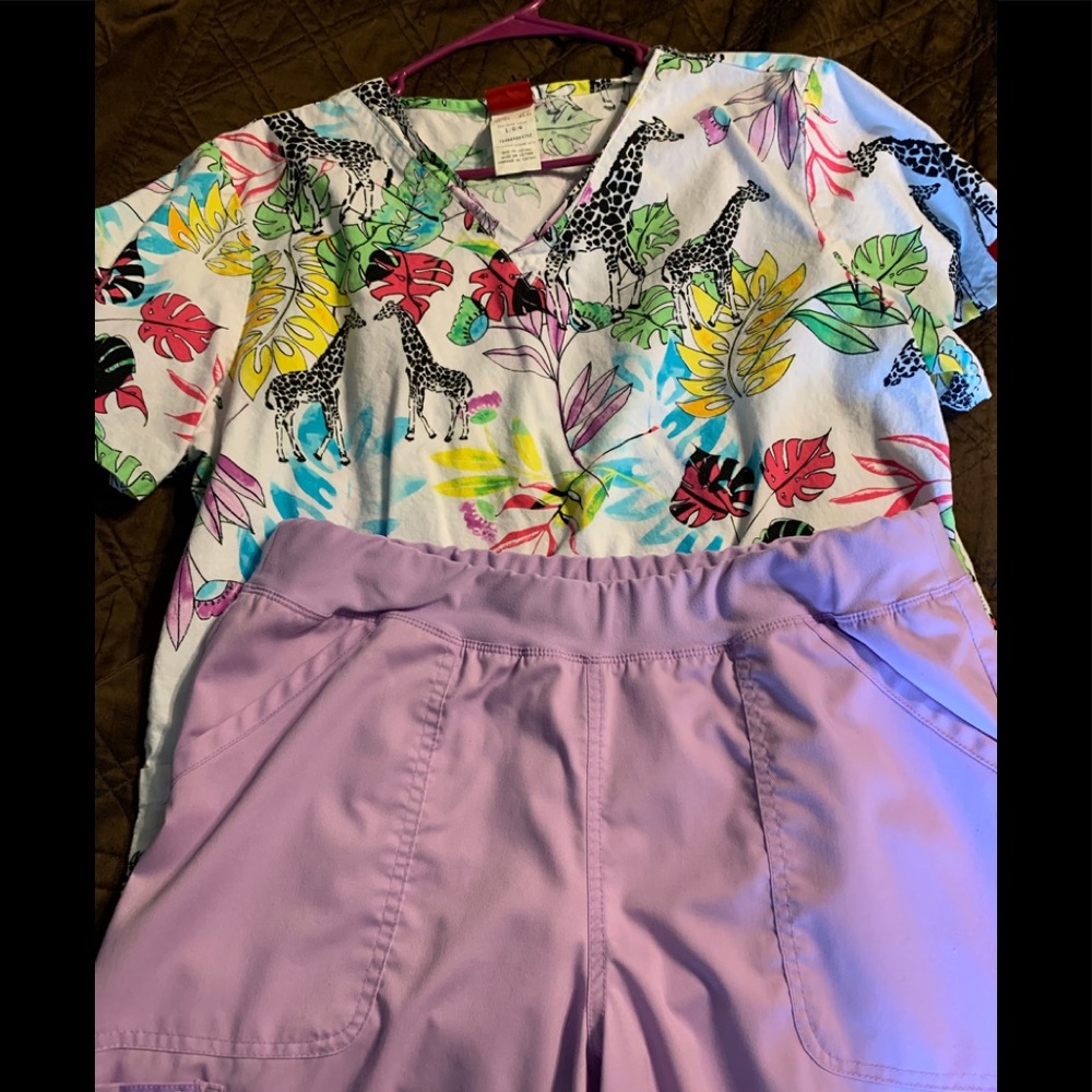 Scrub set